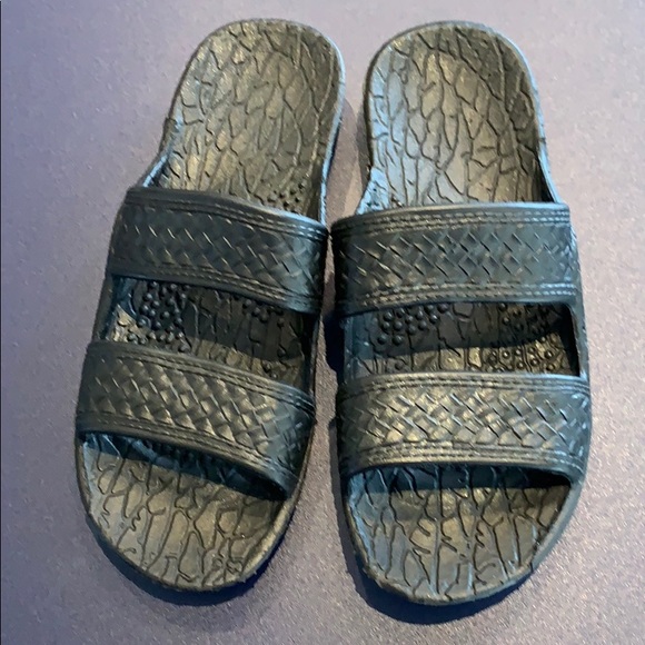 pali flip flops